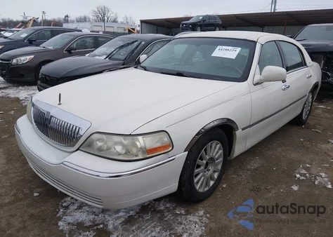 2004 Lincoln Town Car Ultimate z USA, uszkodzony, nr VIN 1LNHM83W94Y629510